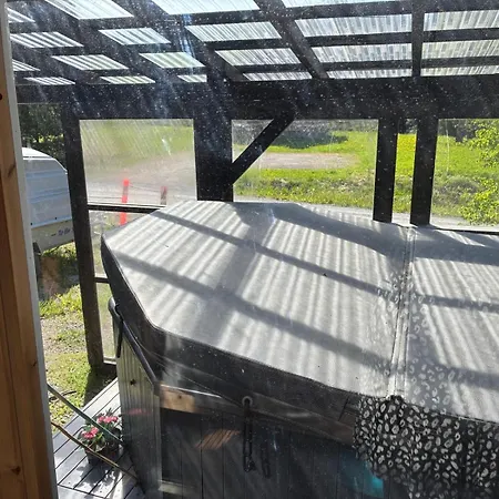 Himos, Wood Sauna & Hot Tub X 6 Persons Camping