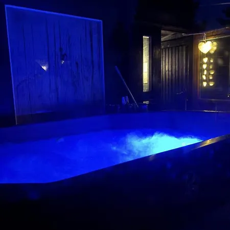 Himos, Wood Sauna & Hot Tub X 6 Persons * Jämsä