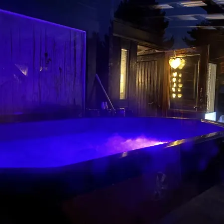 Himos, Wood Sauna & Hot Tub X 6 Persons *