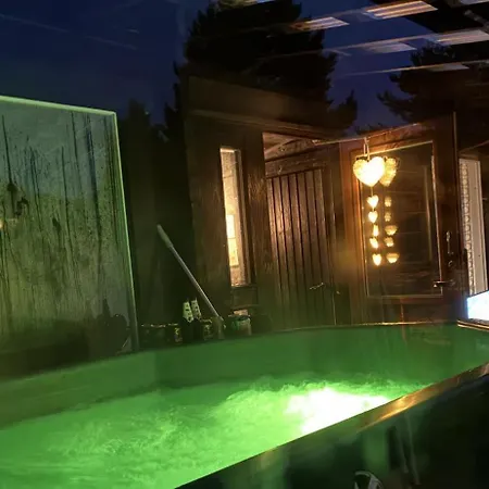 Himos, Wood Sauna & Hot Tub X 6 Persons * Jämsä