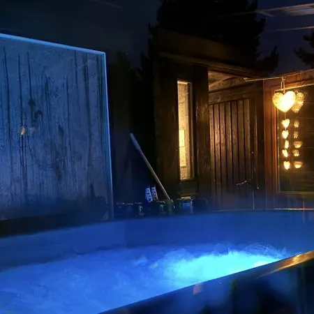 Himos, Wood Sauna & Hot Tub X 6 Persons *